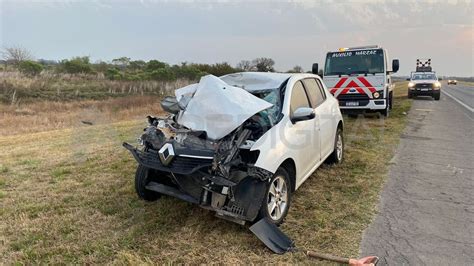 Autopista Rosario Santa Fe Un Auto Quedó Destruido Tras Chocar A Un