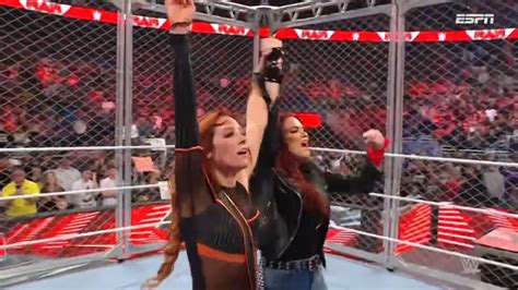 Becky Lynch Vs Bayley En La Jaula De Acero Lita Regresa WWE RAW 6 De