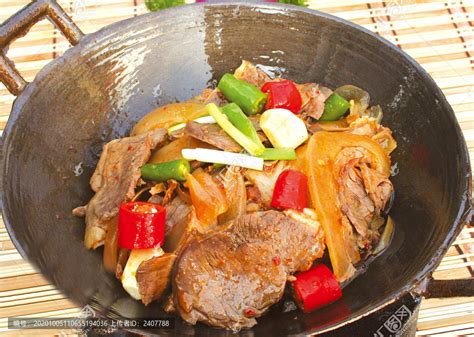 干锅带皮黄牛肉中国菜系食品餐饮摄影素材汇图网