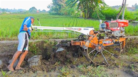 Cara Membajak Sawah Dengan Traktor Yang Harus Anda Ketahui Fakultas