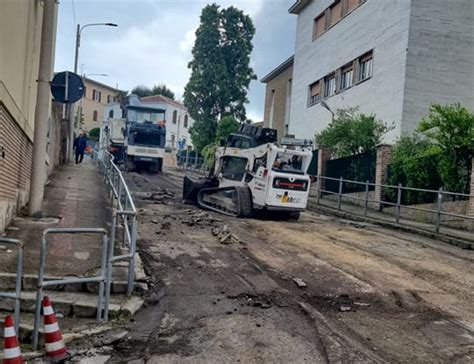 Lavori Di Asfaltatura Chiuso Un Tratto Di Via Marchetti Cronache