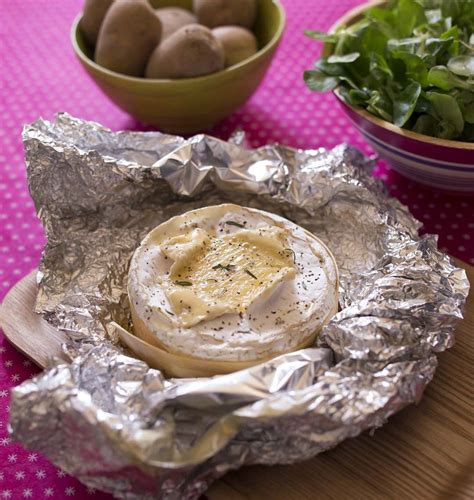 Camembert rôti au four dans sa boîte Une petite recette