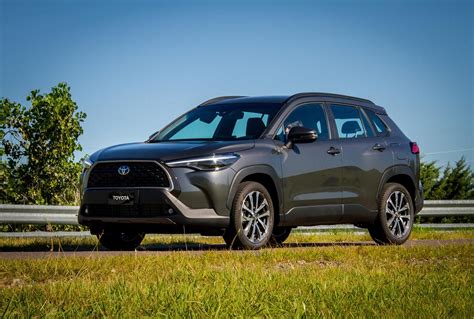 Toyota lanzó el Corolla Cross en versiones Naftera e Hibrida Suv Car