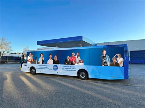 Eerbetoon Muzieknummer Voor De Positief Ouder Worden Bus Van Ggd