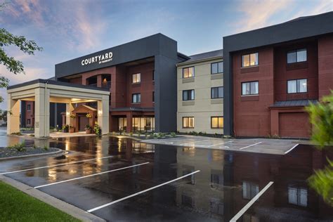 Courtyard by Marriott | Roseville, MN | Ramaker