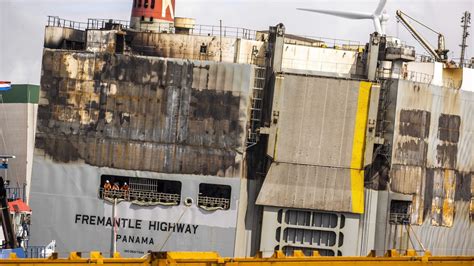 Fremantle Highway Im Hafen Jetzt Wird Entladen Und Entsorgt Ndr De