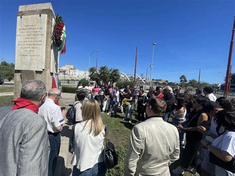 Palermo Giovani E Anziani Celebrano Limpresa Dei Mille Al Ponte Dell