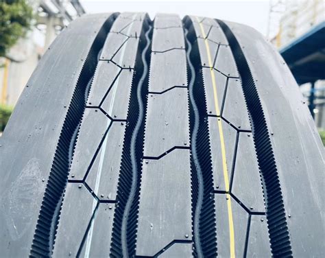 12 00r20 Heavy Duty Truck Tyre 1200r20 Radial Tube Tyres TBR Bus Truck