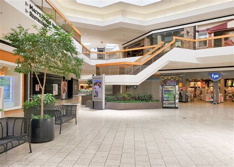 Lakeside Mall Sterling Heights Mi The Caldor Rainbow Flickr