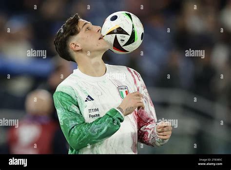 Nicolo Zaniolo D Italie Contr Le Le Ballon Lors De L Euro