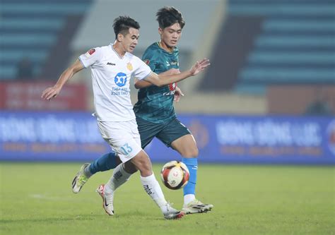 Chia tay Kiatisak, vận mệnh HAGL nằm trong tay 'quái kiệt' Vũ Tiến Thành