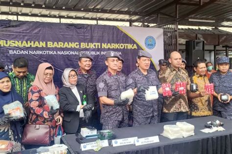 BNN Musnahkan Barbuk 16 Kilogram Narkotika Dari 5 Kasus