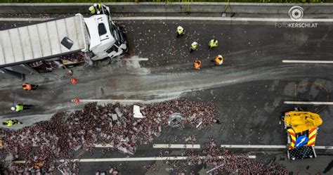 LKW Unfall sorgt für Mega Stau Feuerwehr Objektiv