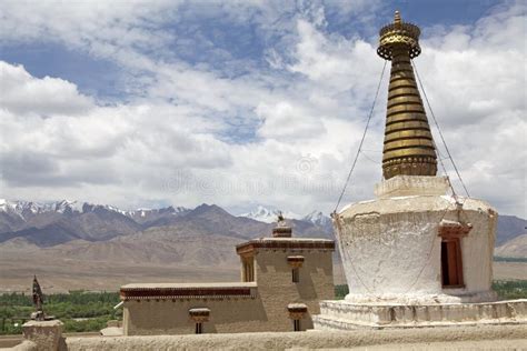 Stupa En El Monasterio De Shey Ladakh La India Imagen De Archivo