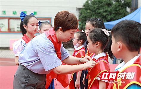 郴州市一完小：喜迎二十大 争做好队员文教卫郴州站红网