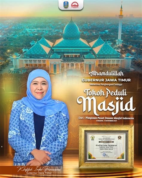 Terima Penghargaan Tokoh Peduli Masjid Dari Dewan Masjid Indonesia