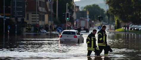 Starkregen Berschwemmungen Hitzewellen Wie Viel Klimakrise Steckt