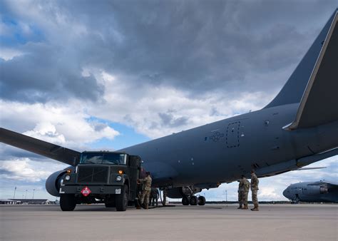 Th AMW Airmen Conduct First Hot Pit Refueling Joint Base McGuire