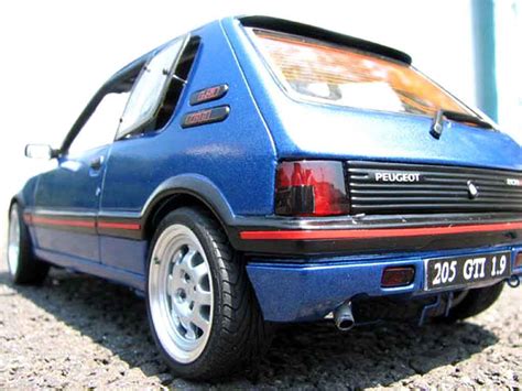 Miniature Peugeot 205 GTI 1 18 Norev Griffe GTI Grun 1990 Voiture