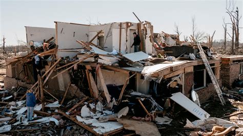 Deadly Tornado Outbreak Tornadoes Leave Trail Of 40 Off