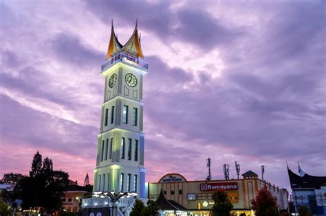 Mengenal Keunikan Jam Gadang Ikon Kota Bukittinggi Where Your