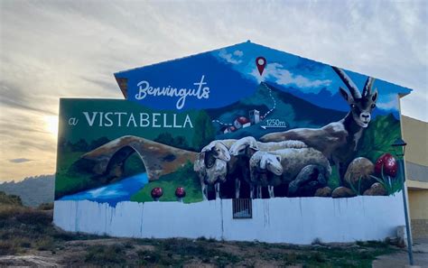 Vistabella Dona La Benvinguda Als Seus Visitants Amb Un Mural Diadia