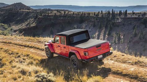 Jeep Gladiator 4xe pickup truck teased with plug-in hybrid powertrain