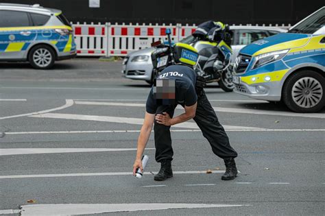 Mann Nach Unfall Auf Der B7 In Wuppertal Schwer Verletzt