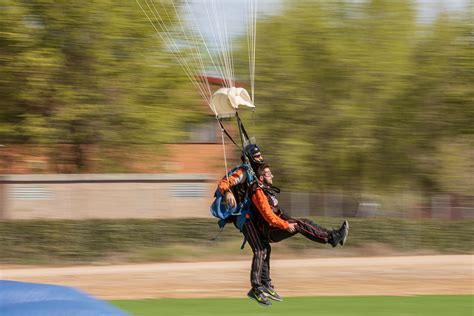 Galería De Imágenes Y Vídeos De Saltos Tandem En Paracaídas Skydive