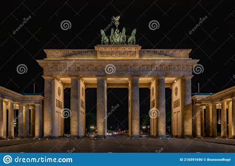 Brandenburg Gate at Night editorial image. Image of deutschland - 216591690