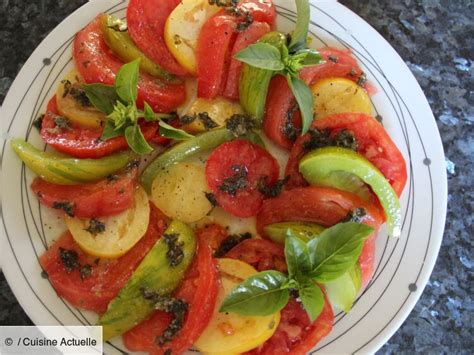 Salade de tomates anciennes au basilic découvrez les recettes de