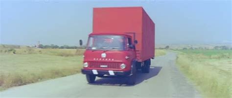 IMCDb org 1968 Bedford TK in Il giustiziere sfida la città 1975