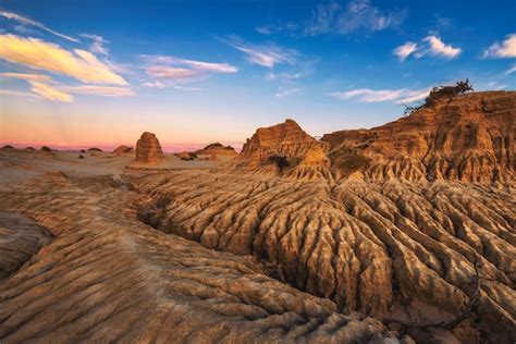 Premium Photo Sunset Over Walls Of China In Mungo National Park Australia