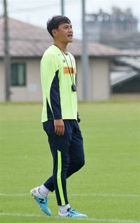 【写真・画像】＜サガン鳥栖＞川井健太監督 来季続投に「評価してもらい光栄」 スポーツ 佐賀県のニュース 佐賀新聞