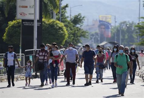 Venezolanos Cruzan A Colombia Por Vacunas Contra La COVID 19 LA VOZ