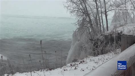 Winter Storm Xantos Winds Cause Large Waves On Lake Superior The