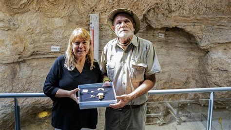 Trobats Quatre Ossos Del Crani Dun Neandertal A Labric Roman A Lanoia