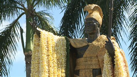 King Kamehameha statue lei draping ceremony