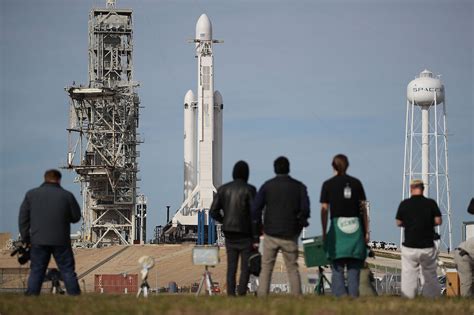 Le Foto Del Primo Lancio Del Falcon Heavy Il Post