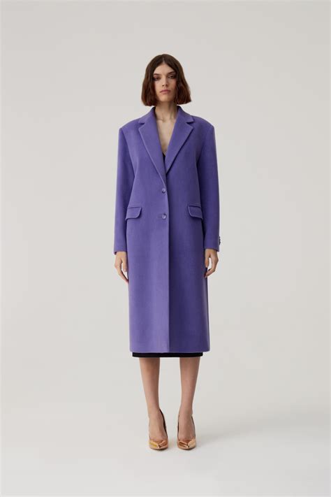пальто лиловое