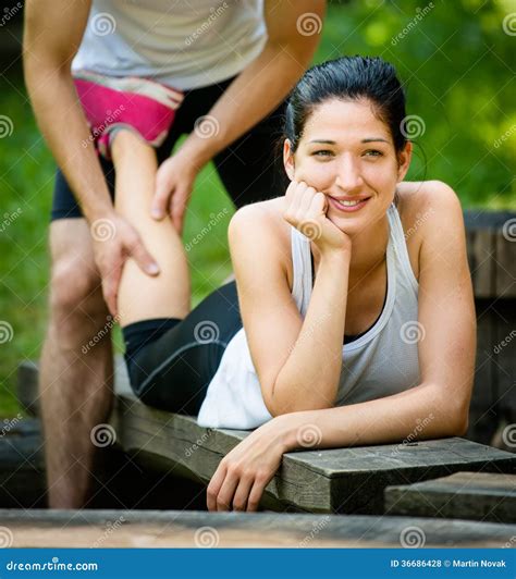 Masaje Después De Activar Del Deporte Foto de archivo Imagen de salud