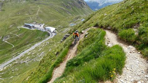 Breva Monte Dal Passo Del Bernina Mountain Bike Giro In Mountain