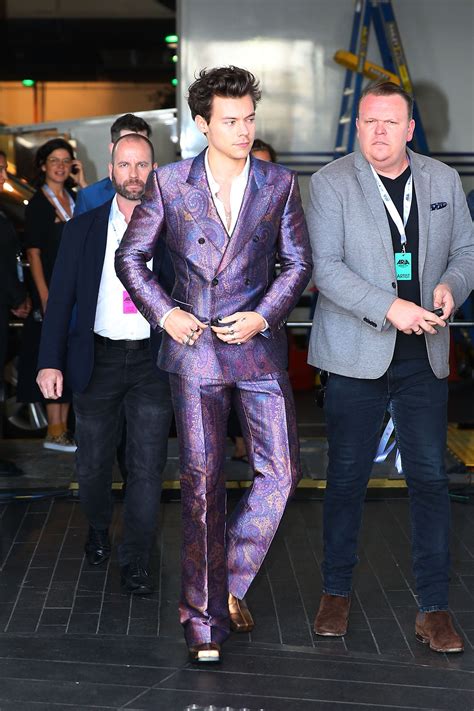 Harry Styles Is The Prince Of Fashion In This Purple Metallic Suit At The 2017 Aria Awards Pics