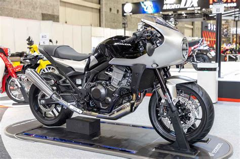 ホンダホーク11には銀黒カラーもスタンバイ 大阪MCS2022で世界初公開されたもう一台のカスタム車を徹底チェック webオートバイ