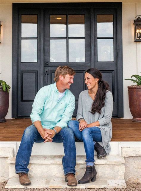 This Is How Fixer Upper S Chip Joanna Gaines Decorate For The