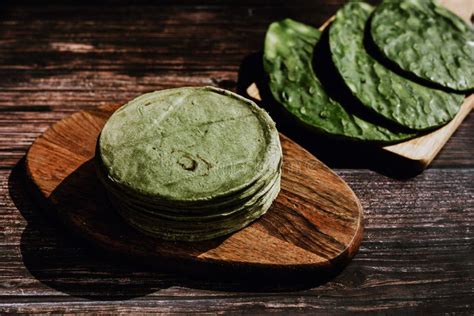 Tortillas Mexicanas Hechas Con Nopales En Color Vegetal Sano Y Comida