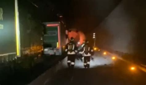 Bardonecchia TO Tir A Fuoco In Galleria Sull Autostrada 23 02 23