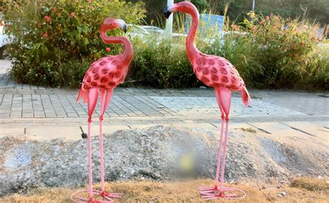 Amazon SUNREEK 2Pcs Metal Flamingo Statues Hot Pink Flamingo