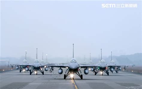 空軍春節強化戰備 12架f 16v戰機「大象走路」 政治 三立新聞網 Setncom