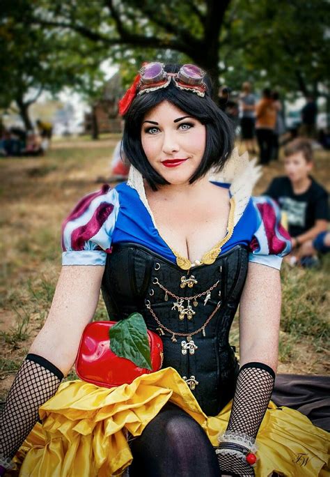 Steampunk Snow White Cosplay By Teri Ferreira Cool Costumes Snow White Cosplay Steampunk Fashion